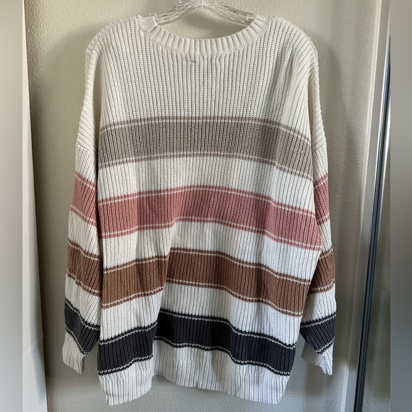 Hollister - Crew Neck - Picture 2 of 4